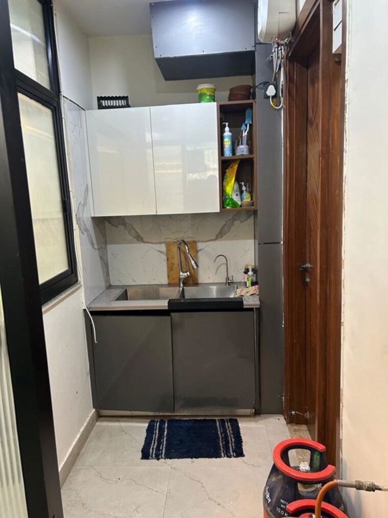 Kitchen/pantry, sushant lok i 3 Bedroom 215 Sq.Yd. Builder Floor In Sushant Lok I Gurgaon 10633073