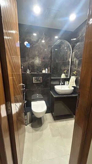 Team Area in 3 BHK Builder Floor at Sushant Lok I – for Sale