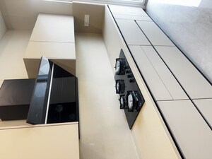 Furnished Amenities in 5 BHK Builder Floor at Sector 16 – for Sale