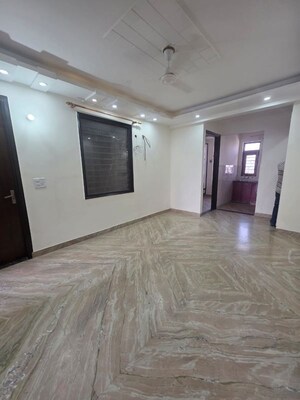 Room in 4 BHK Builder Floor at Sector 57 – for Rent