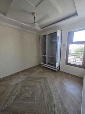 Room in 4 BHK Builder Floor at Sector 57 – for Rent