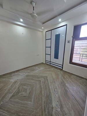 Room in 4 BHK Builder Floor at Sector 57 – for Rent