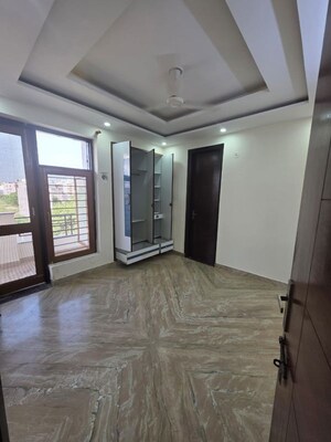 Room in 4 BHK Builder Floor at Sector 57 – for Rent
