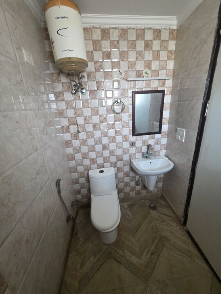 Bathroom, sector 57 4 Bedroom 2700 Sq.Ft. Builder Floor In Sector 57 Gurgaon 10615993