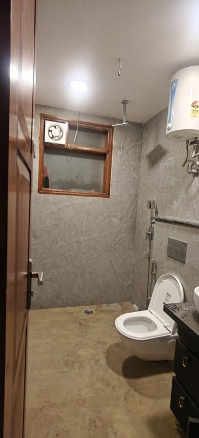 Bathroom, shanti kunj 3.5 Bedroom 2000 Sq.Ft. Builder Floor In Shanti Kunj Delhi 10633186