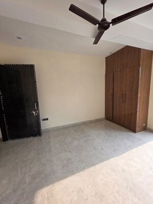 Room in 3 BHK Builder Floor at Sushant Lok 2, Sector 57 – for Rent
