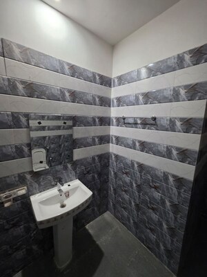 Team Area in 3 BHK Builder Floor at Sushant Lok 2, Sector 57 – for Rent