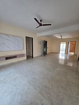 Room in 3 BHK Builder Floor at Sushant Lok 2, Sector 57 – for Rent
