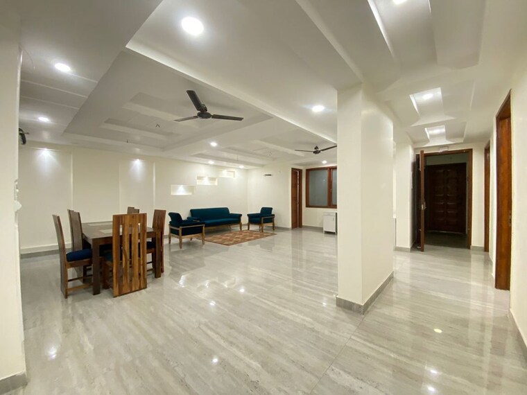  Parking, shanti kunj 3.5 Bedroom 2000 Sq.Ft. Builder Floor In Shanti Kunj Delhi 10633197