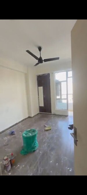 Room in 2 BHK Apartment at Gaur City 5th Avenue, Sector 4 Greater Noida – for Rent
