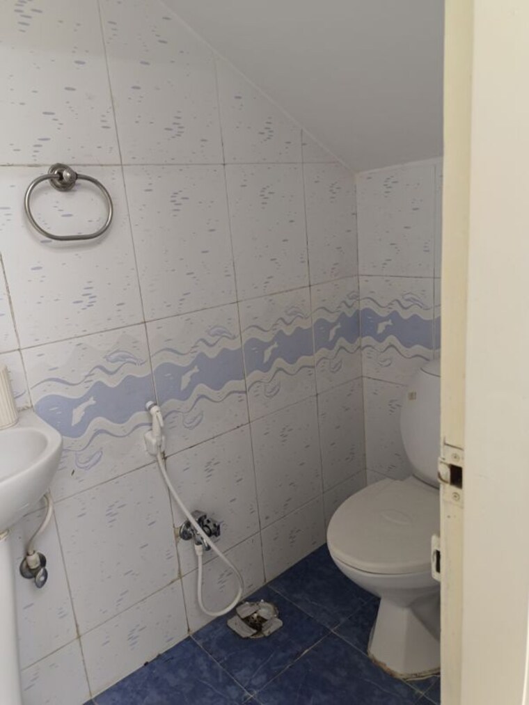 Bathroom, banjara hills 5 Bedroom 5000 Sq.Ft. Independent House In Banjara Hills Hyderabad 10590266
