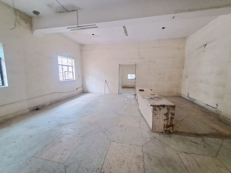 Room, sector 63 Commercial Warehouse 1600 Sq.Ft. In Sector 63 Noida 10632765