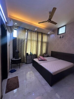 Bedroom in 6+ BHK Independent House at Sector 40 – for Sale