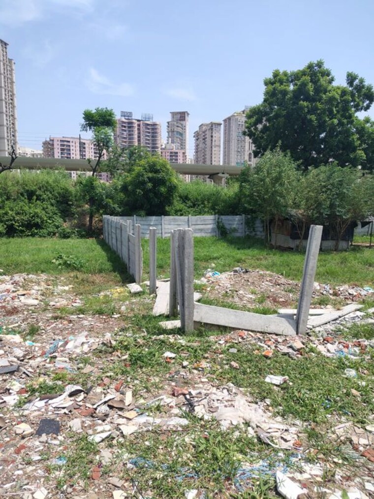 Garden, sector 49 Commercial Land 1400 Sq.Yd. In Sector 49 Noida 10633252