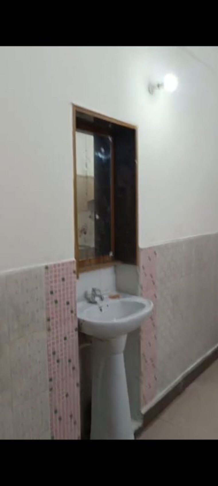 Bathroom, pratap vihar 2 Bedroom 50 Sq.Mt. Builder Floor In Pratap Vihar Ghaziabad 10633302