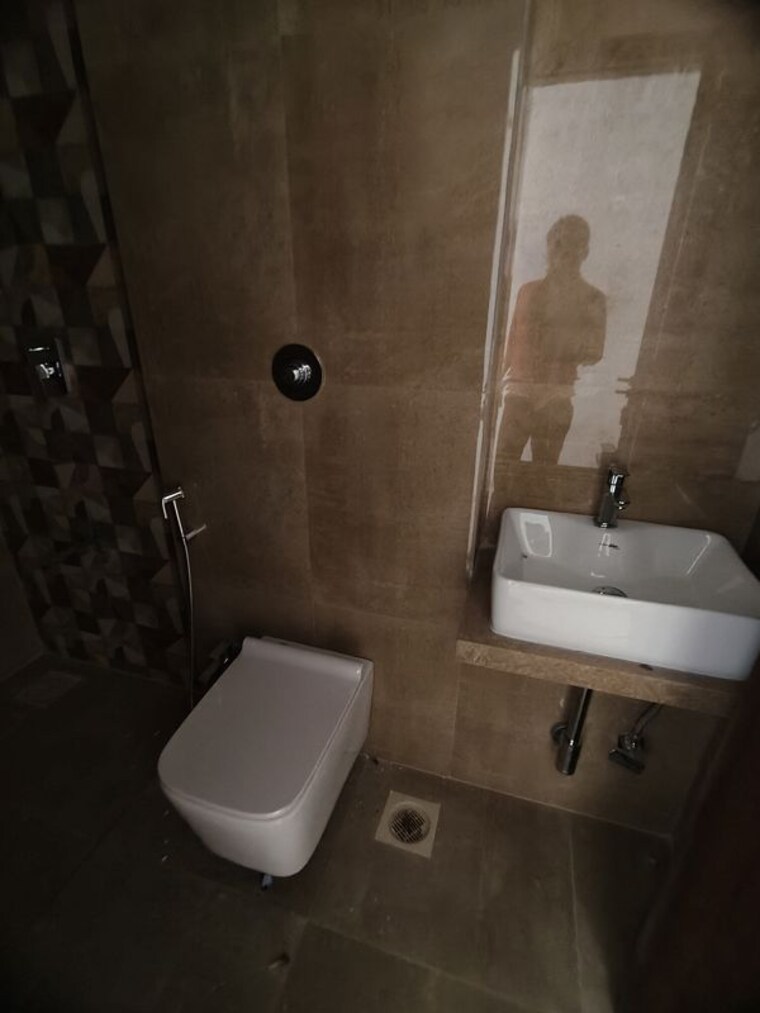 Bathroom, group-satellite-elegance 2 Bedroom 750 Sq.Ft. Apartment In Goregaon East Mumbai 10633323
