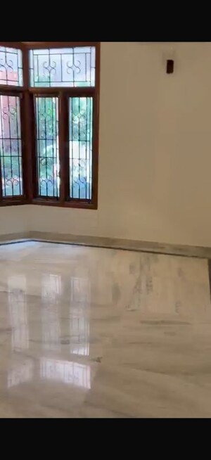 Room in 3 BHK Apartment at Regency Place, Richmond Road – for Rent