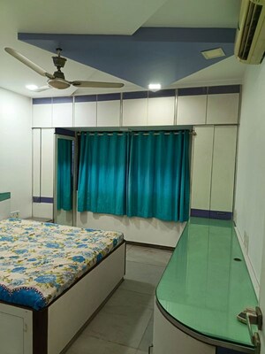 Team Area in 3 BHK Apartment at Kalpataru Karmakshetra, Sion East – for Rent
