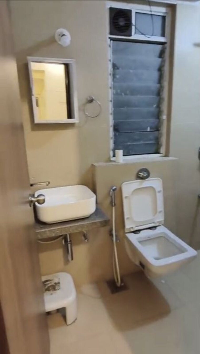 Bathroom, poddar-spraha-diamond 1 Bedroom 500 Sq.Ft. Apartment In Chembur Mumbai 10633340