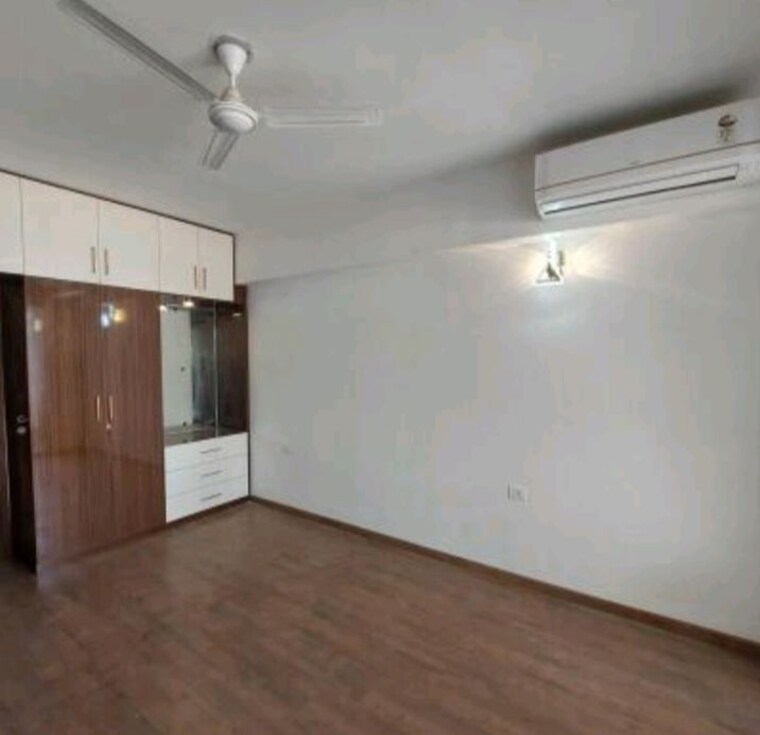 Room, dlf-gardencity-enclave 3 Bedroom 179 Sq.Yd. Builder Floor In Sector 93 Gurgaon 10633342