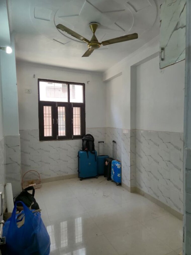 Room, vasundhara enclave 2 Bedroom 1100 Sq.Ft. Apartment In Vasundhara Enclave Delhi 10513858