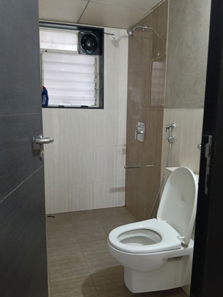 Bathroom, paranjape-azure 3 Bedroom 1200 Sq.Ft. Apartment In Tathawade Pune 10633389