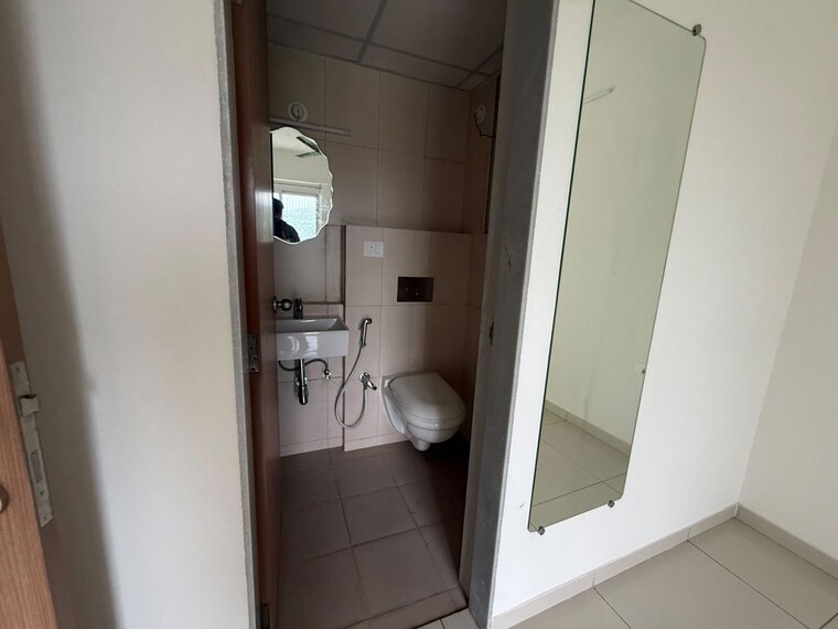 Bathroom, hiranandani-estate-hamilton 2 Bedroom 670 Sq.Ft. Apartment In Patlipada Thane 10633375