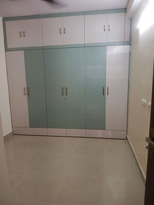 Bathroom in 3 BHK Apartment at Fraser Road Area – for Rent