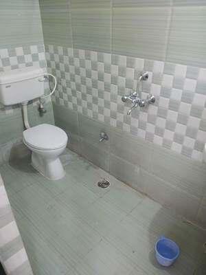 Bathroom in 3 BHK Apartment at Fraser Road Area – for Rent
