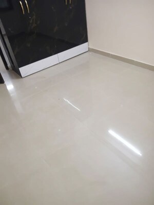 Room in 3 BHK Apartment at Fraser Road Area – for Rent
