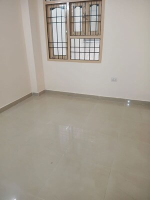 Room in 3 BHK Apartment at Fraser Road Area – for Rent