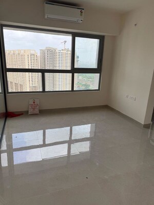 Room in 2 BHK Apartment at Piramal Vaikunth A Class Homes, Balkum Pada – for Rent