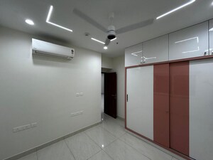 Room in 3 BHK Apartment at Prestige Beverly Hills, Kokapet – for Rent