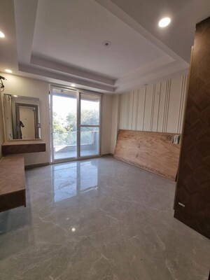Room in 4 BHK Builder Floor at Green Fields Colony – for Sale