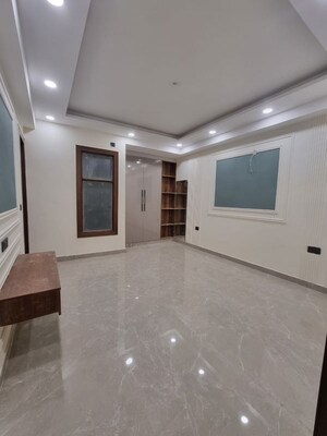 Room in 4 BHK Builder Floor at Green Fields Colony – for Sale