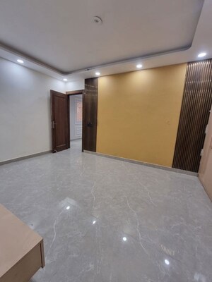 Room in 4 BHK Builder Floor at Green Fields Colony – for Sale
