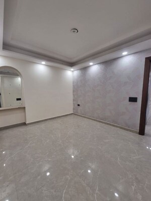 Room in 4 BHK Builder Floor at Green Fields Colony – for Sale