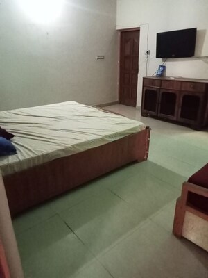 Bedroom in 2 BHK Builder Floor at Gomti Nagar – for Rent
