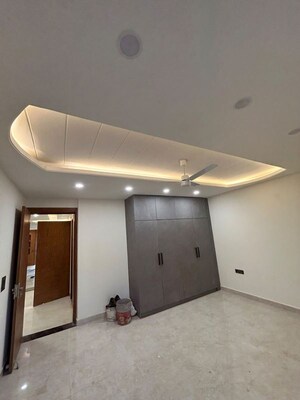 Room in 4 BHK Builder Floor at Green Fields Colony – for Sale