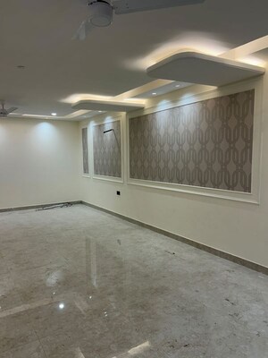 Room in 4 BHK Builder Floor at Green Fields Colony – for Sale
