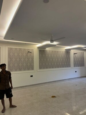 Team Area in 4 BHK Builder Floor at Green Fields Colony – for Sale
