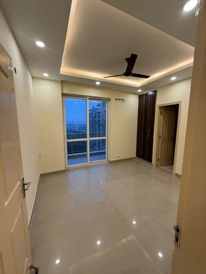 Room in 3.5 BHK Apartment at Anant Raj Estate Plots, Sector 63a – for Rent