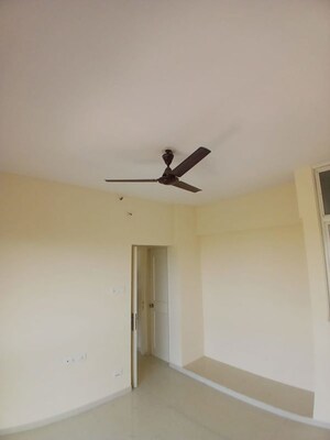 Room in 1 BHK Apartment at Pushpanjali Heights, Owale – for Rent