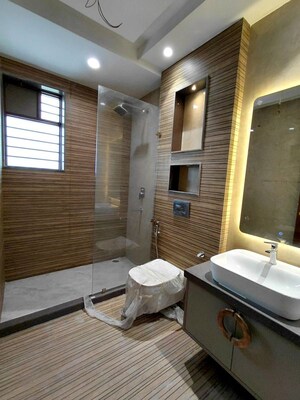 Building Lobby in 4 BHK Builder Floor at Parklands, Sector 85 – for Sale