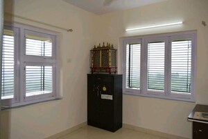Room in 3 BHK Apartment at Raheja Estate, Borivali East – for Rent