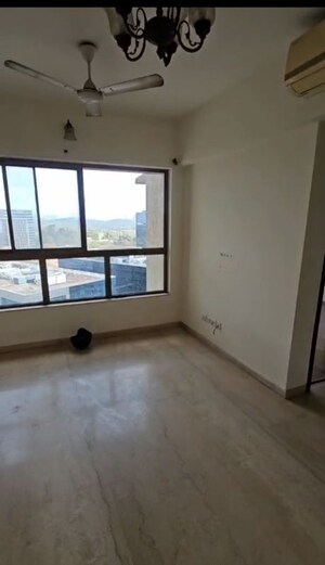 Room in 2 BHK Apartment at Shapoorji Pallonji Vicinia, Powai – for Rent