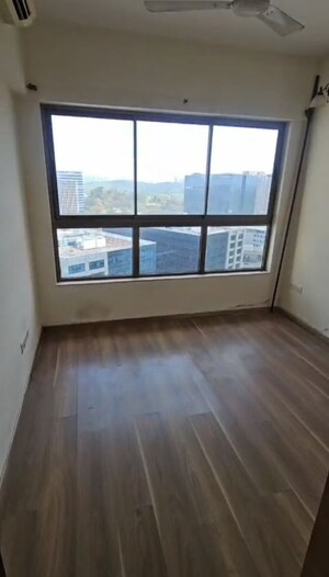 Room in 2 BHK Apartment at Shapoorji Pallonji Vicinia, Powai – for Rent