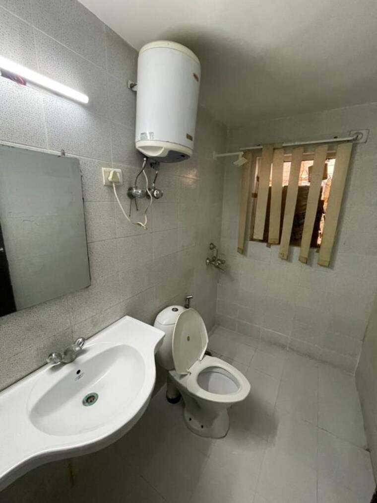 Bathroom, satyam-paradise-sector-121 2 Bedroom 990 Sq.Ft. Builder Floor In Sector 121 Noida 10633686