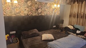 Room in 3 BHK Apartment at Vip Road – for Rent