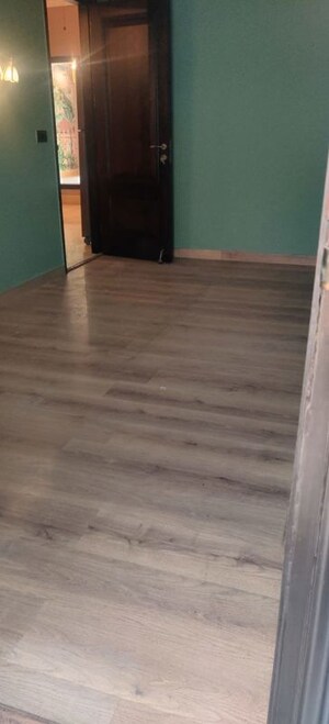 Room in 3 BHK Builder Floor at Defence Colony – for Rent
